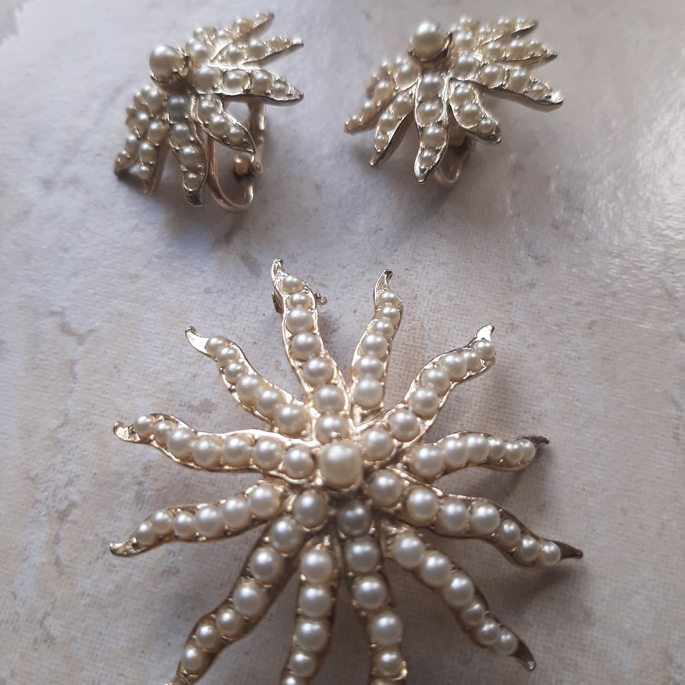 Pearl Starburst Brooch and Clip-On Earring Set - Gold Tone